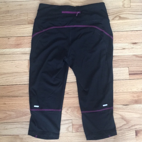 *SOLD* 2️⃣ Old Navy Active Capri - M - Picture 4 of 5